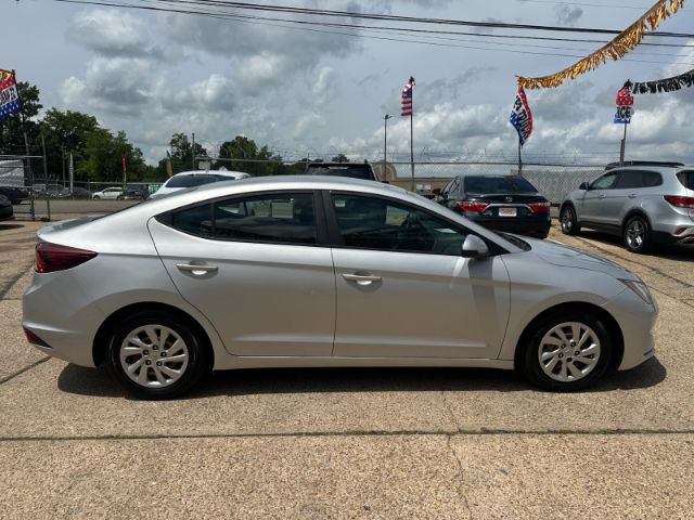 2019 Hyundai Elantra SE 6AT