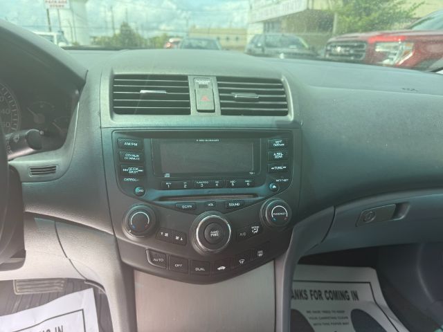 2005 Honda Accord EX V-6 Sedan AT with