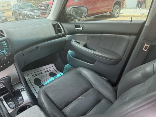 2005 Honda Accord EX V-6 Sedan AT with