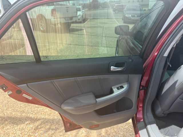 2005 Honda Accord EX V-6 Sedan AT with
