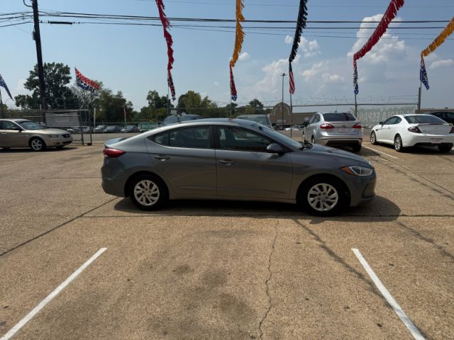 2017 Hyundai Elantra SE 6AT