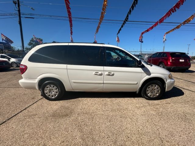 2006 Chrysler Town & Country LX