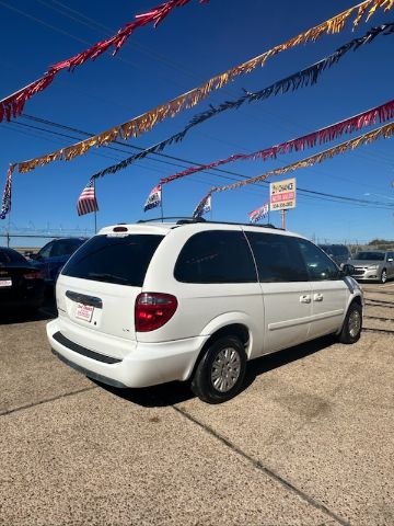 2006 Chrysler Town & Country LX