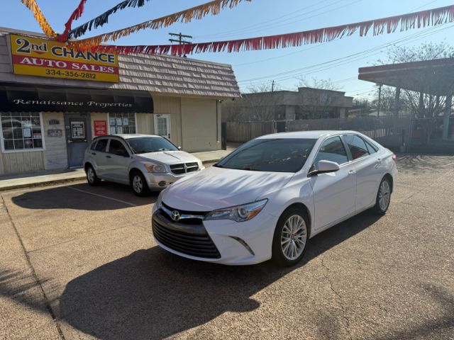 2016 Toyota Camry Special Edition's photo