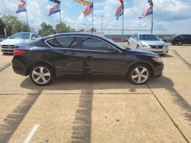 2013 Acura ILX 5-Spd AT w/ Technolo